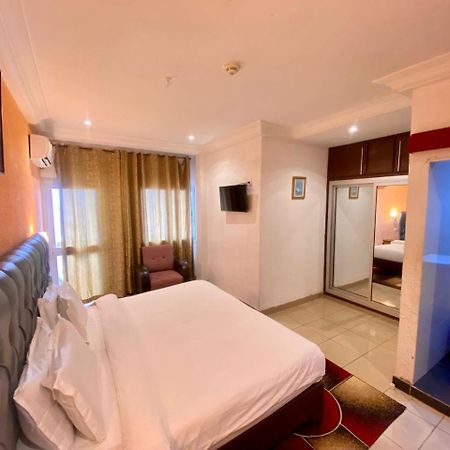Fini Hotel Bobende Limbe Exterior foto