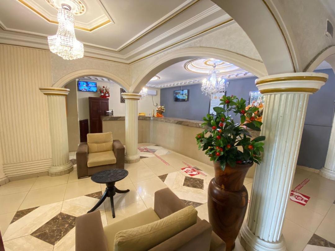 Fini Hotel Bobende Limbe Exterior foto