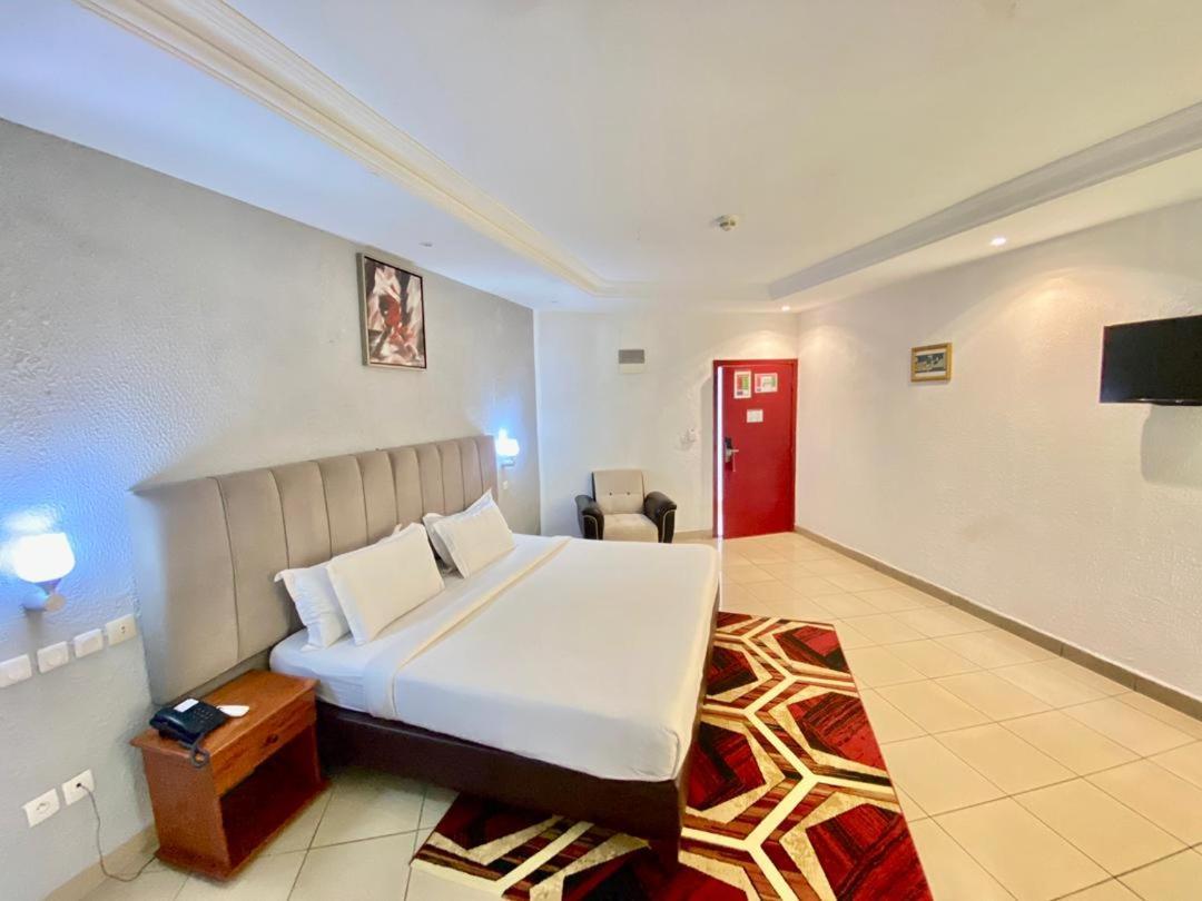 Fini Hotel Bobende Limbe Exterior foto