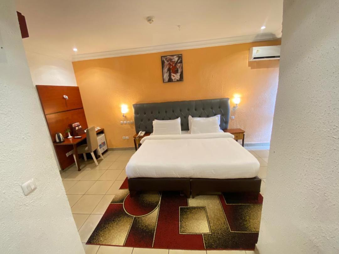 Fini Hotel Bobende Limbe Exterior foto