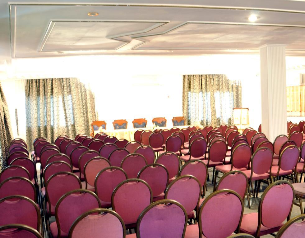 Fini Hotel Bobende Limbe Exterior foto