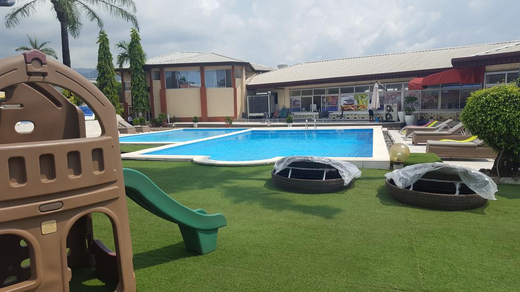 Fini Hotel Bobende Limbe Exterior foto