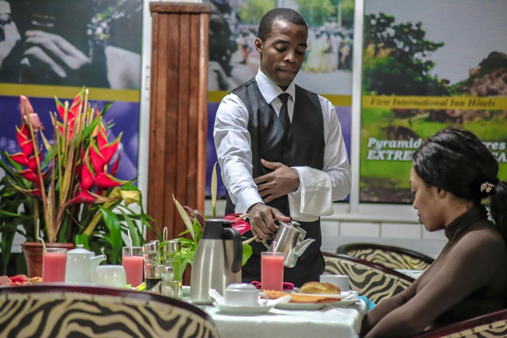 Fini Hotel Bobende Limbe Exterior foto