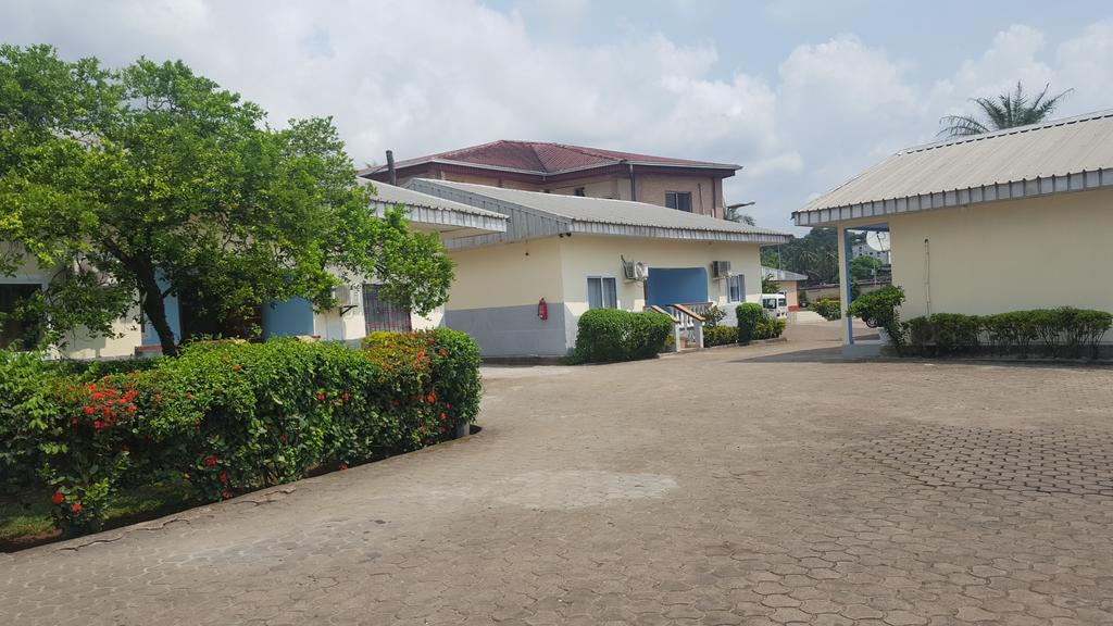Fini Hotel Bobende Limbe Exterior foto