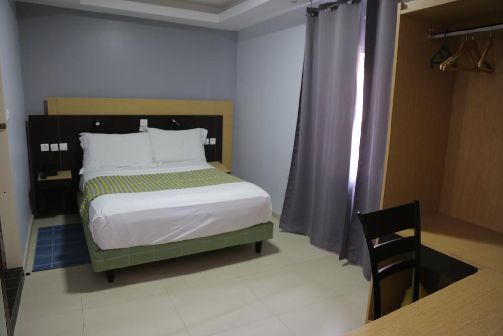 Fini Hotel Bobende Limbe Exterior foto