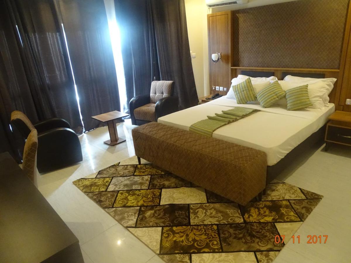 Fini Hotel Bobende Limbe Exterior foto